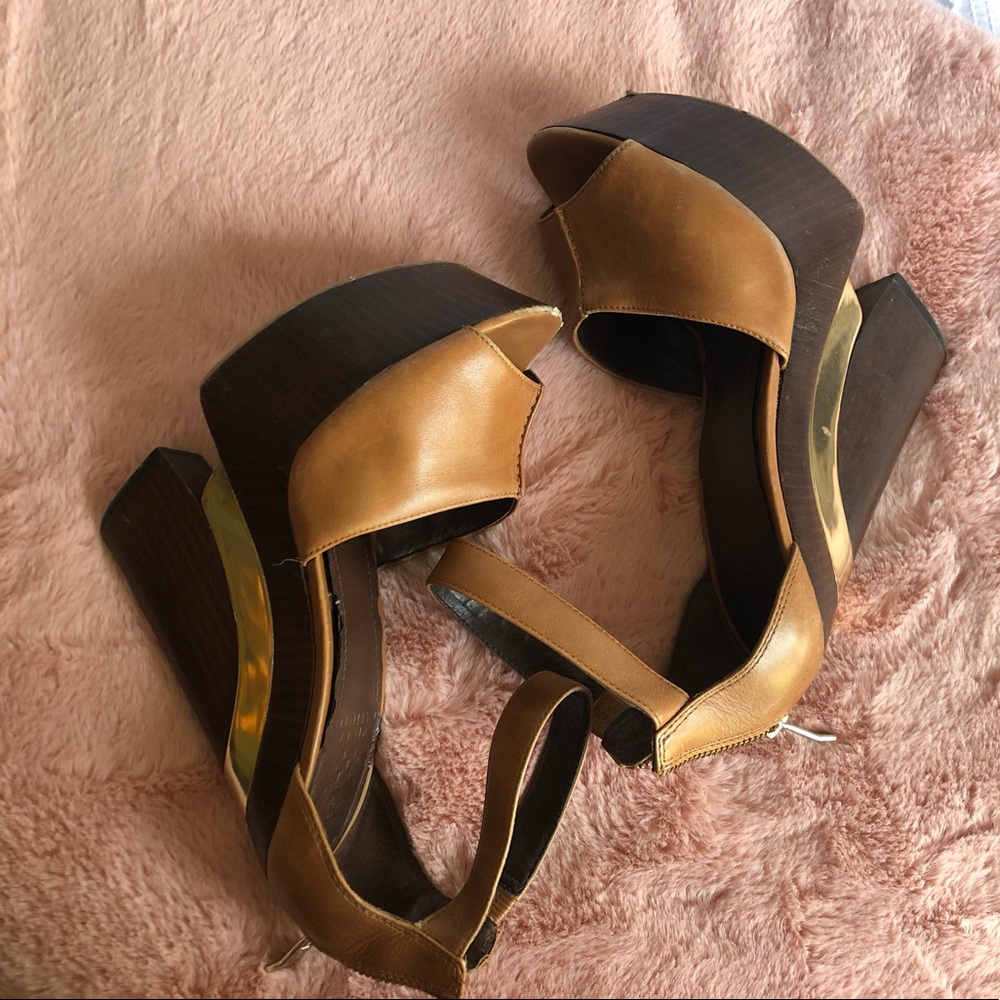 Vince Camuto Wedges⭐️